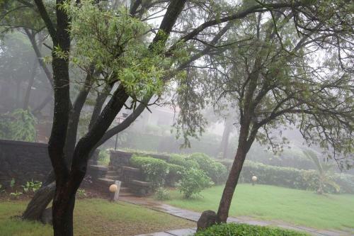 Hotel Manas Resort With Petting Zoo, Igatpuri