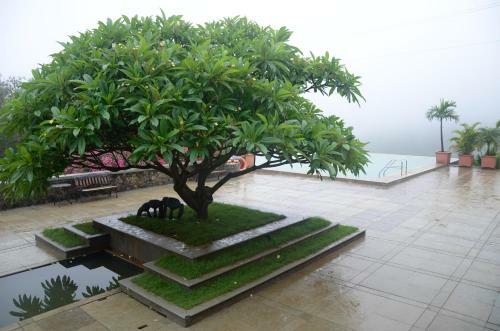 Hotel Manas Resort With Petting Zoo, Igatpuri
