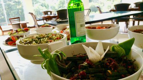 Hotel Manas Resort With Petting Zoo, Igatpuri
