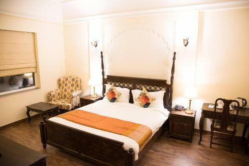 Hotel Welcomheritage Mount Valley Resort Ranthambore