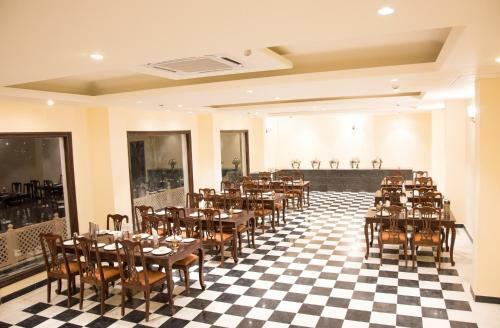 Hotel Welcomheritage Mount Valley Resort Ranthambore