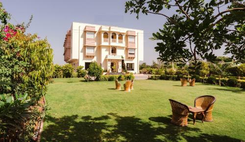 Hotel Welcomheritage Mount Valley Resort Ranthambore