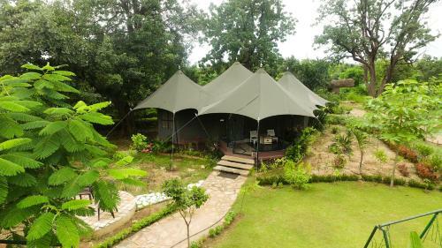 Hotel Tathastu Resort