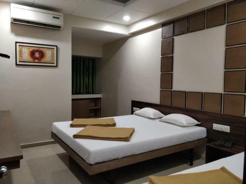 Hotel Raama Grand Lodging Kolhapur