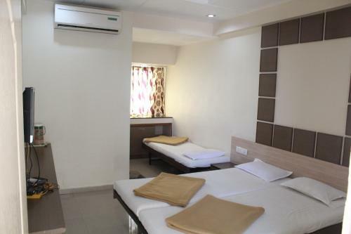 Hotel Raama Grand Lodging Kolhapur