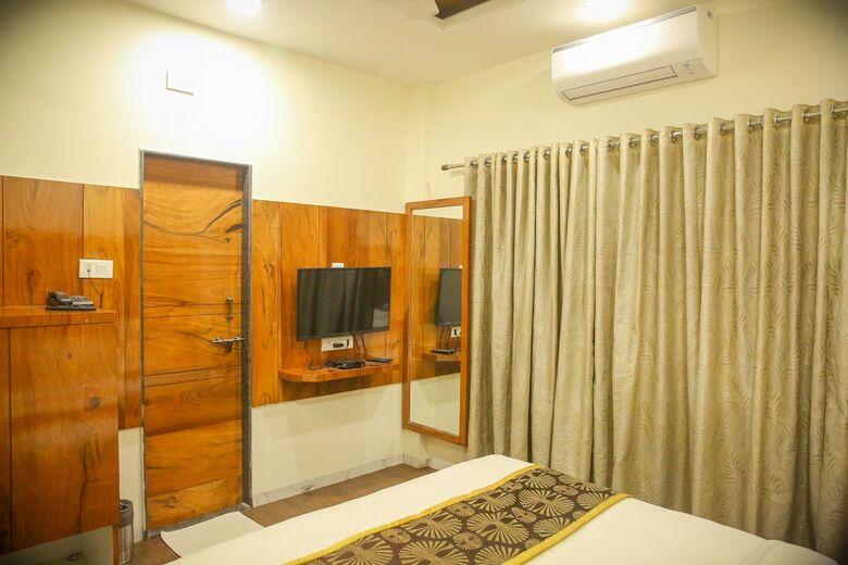 Hotel Madhuri Executive