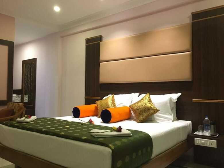 Hotel Poppys S.e.t Residency