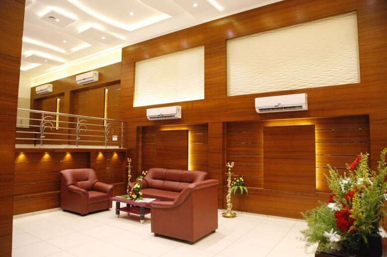 Hotel Poppys S.e.t Residency