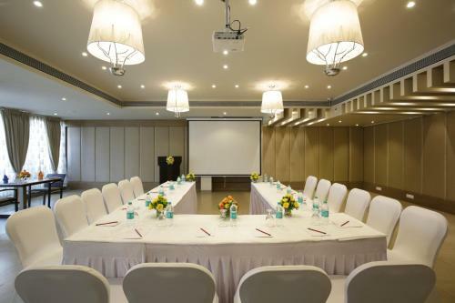 Hotel The Baroda Residency