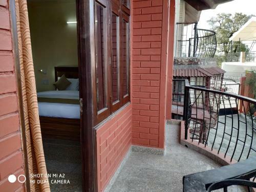 The Modern "a Home Stay - Away From Home"