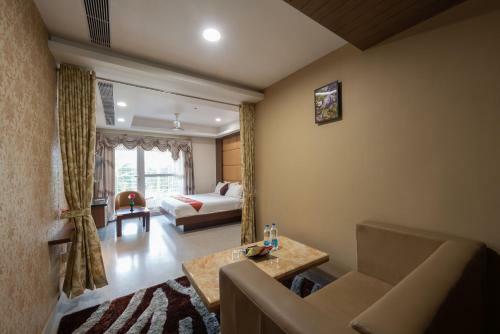 Hotel Vlr Residency