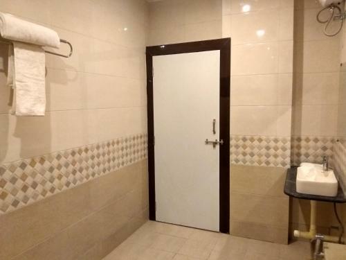 Hotel Jk Rooms 126 Parashar Legacy -lic Square