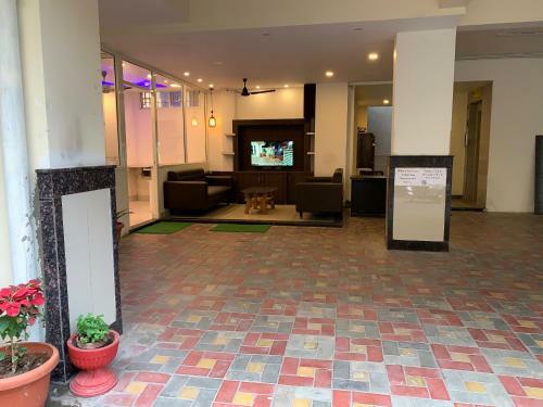 Hotel Jk Rooms 126 Parashar Legacy -lic Square