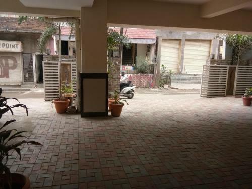 Hotel Jk Rooms 126 Parashar Legacy -lic Square