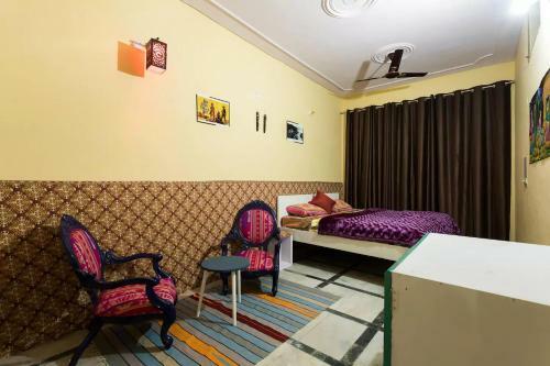 Hiatus' Doors (homestay)