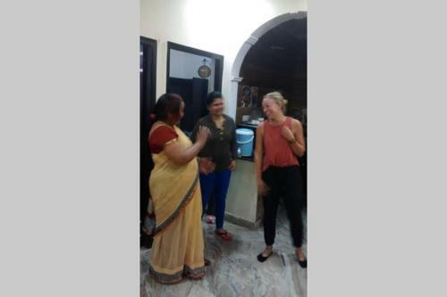 Hiatus' Doors (homestay)