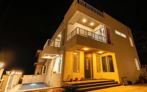 Eko Stay (gold)- Zen Villa