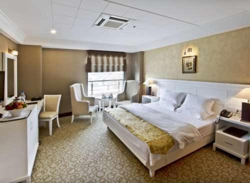 Hotel Gargee Grand