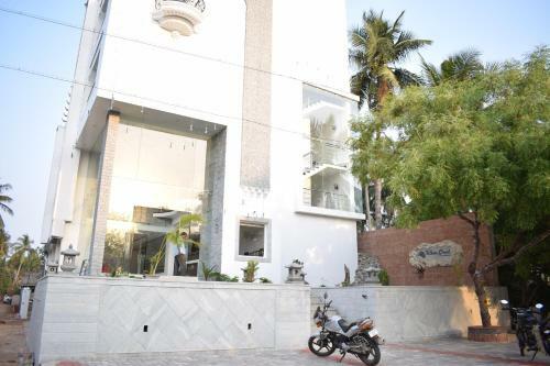 Hotel White Pearl Residency