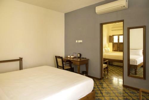 Hotel De Petit
