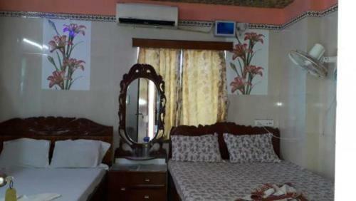 Hotel Goroomgo Sureswory Pampa Puri
