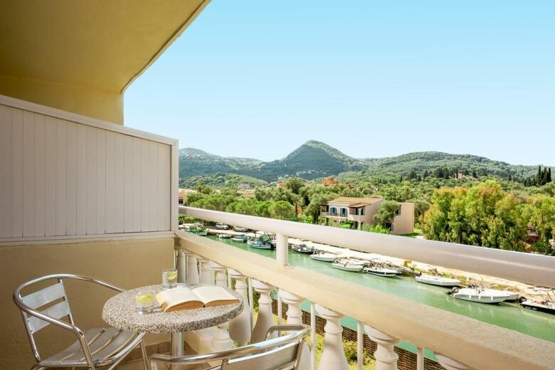Hotel Canvas By Mitsis Messonghi