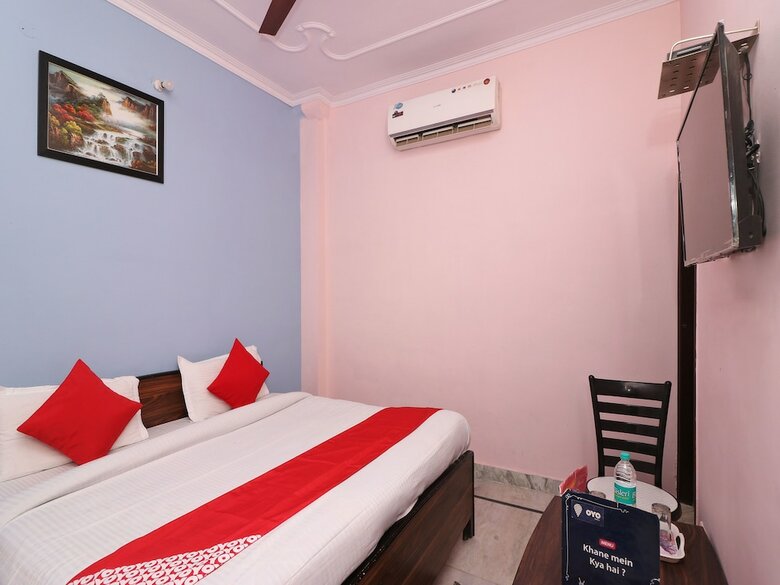 Oyo 13686 Rudraksh Hotel
