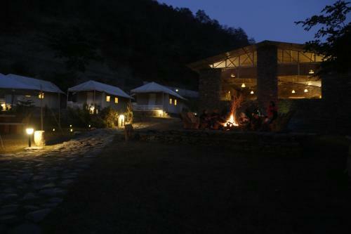 Hotel Banyan By The Ganges