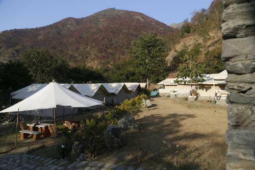 Hotel Banyan By The Ganges