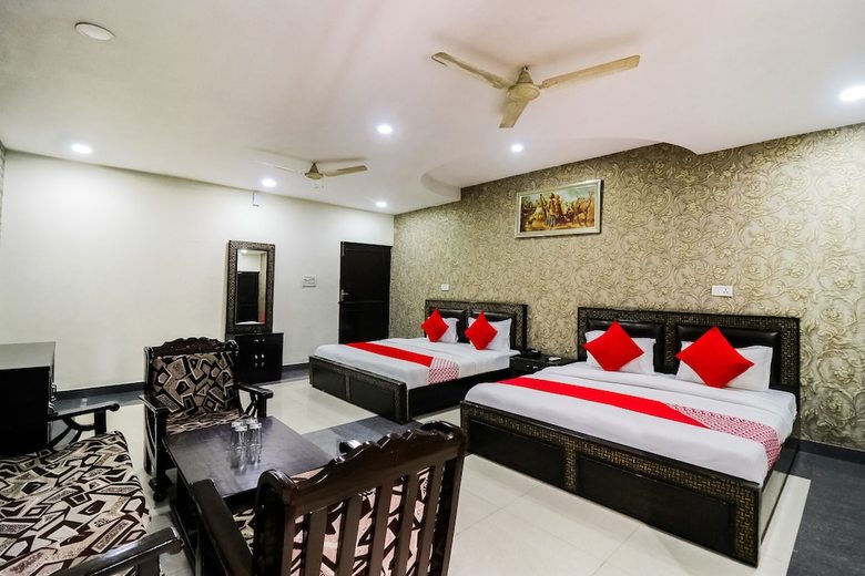 Oyo 9848 Hotel Dev Palace