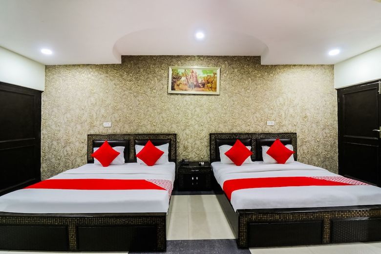 Oyo 9848 Hotel Dev Palace