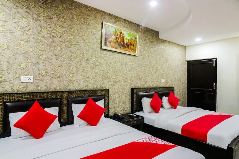 Oyo 9848 Hotel Dev Palace