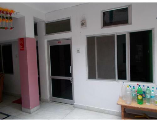 Hostal Neat Rooms Near Geeta Ashram