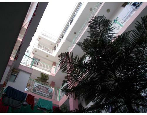 Hostal Neat Rooms Near Geeta Ashram