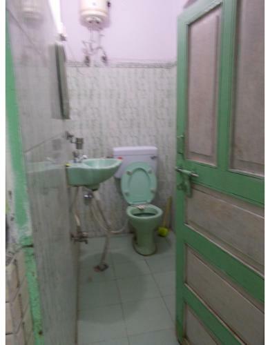 Hostal Neat Rooms Near Geeta Ashram