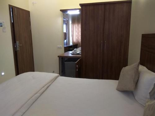 Hotel Manasi Pride