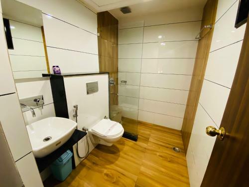Hotel Saluja Residency New Amber Bar & Restraurant