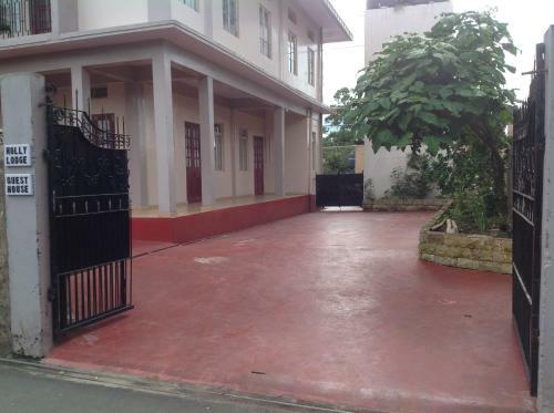 Hostal Holly Lodge Guest House