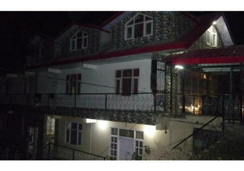 Mountain View Balcony Rooms On Main Road Shimla