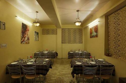 Hotel Harmony Purple Mall Road