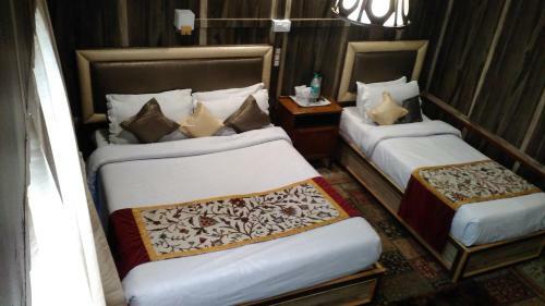 Hotel Zaffer Group Of Houseboats