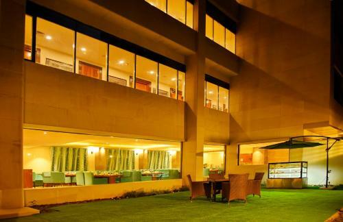 Hotel Regenta Central Point Srinagar