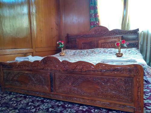 Goona Land Kings Throne