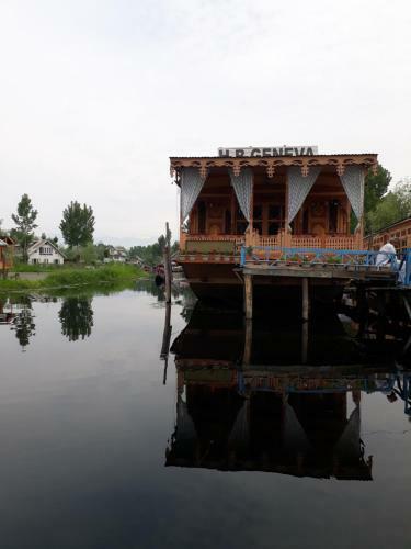 Geneva Group Of House Boats