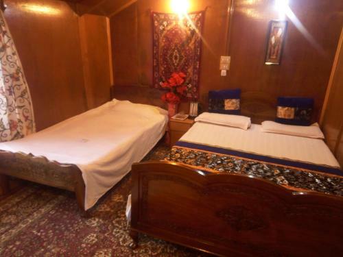 Houseboat New Suzan