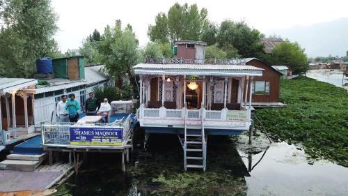 Hotel Houseboat Shamus Maqbool