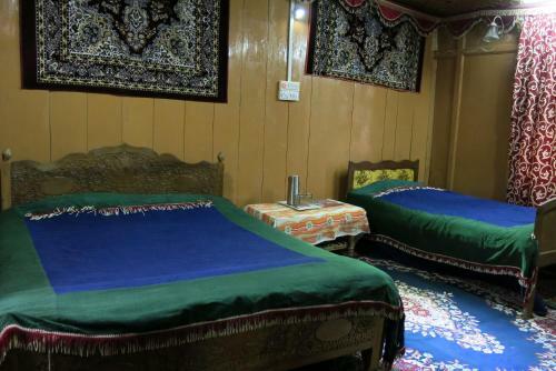 New Shamus Maqbool Group Of Houseboat