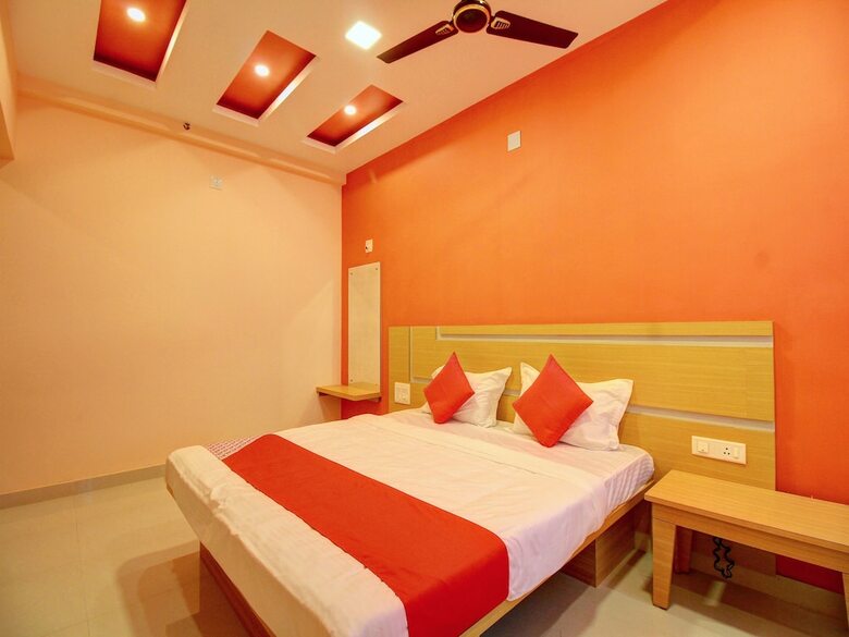Hotel Capital O 13489 Garuda Comforts