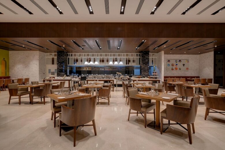 Hotel Courtyard By Marriott Surat