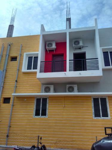 Hotel Gayathri & Lodges